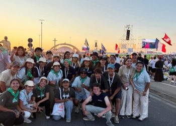 Estudiantes de la Anáhuac Puebla viven el Jubileo y saludan al papa en Roma
