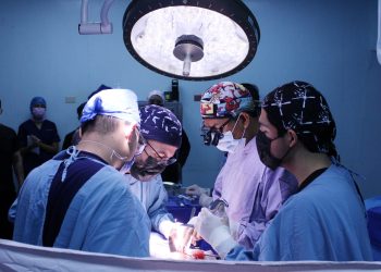 Cuerpo médico del IMSS Bienestar de Mexicali logra exitoso trasplante renal de madre a hija