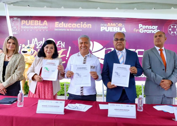 CECYTE Puebla firma convenio con empresas para impulsar educación dual