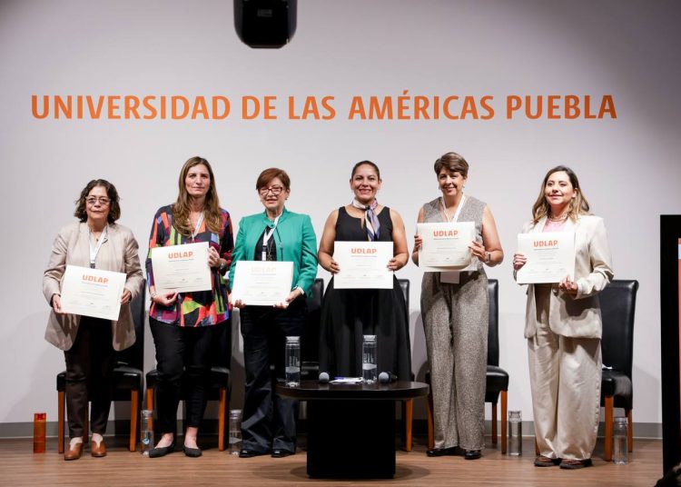 Lupita Cuautle en el foro de Rehabilitacion Rio Atoyac