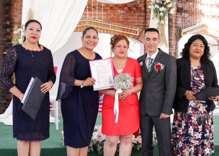 Fortalece Lupita Cuautle núcleo familiar con jornada de bodas gratuitas