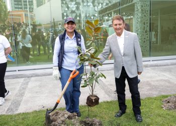 Lupita Cuautle lidera jornada de reforestación en la UNILOMAS