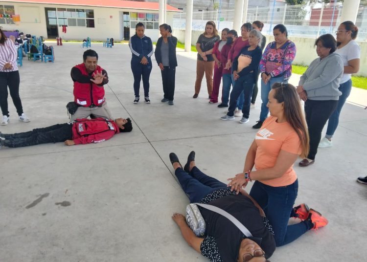 SMDIF Cuautlancingo capacita en primeros auxilios a maestras de los CAIC