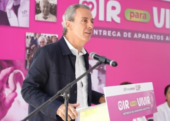 Entregan Pepe Chedraui y MariElise Budib aparatos auditivos a personas con discapacidad