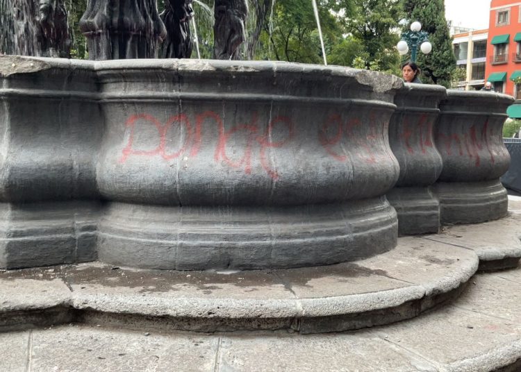 Daños en la Fuente de San Miguel durante manifestación