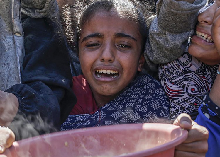 Los muertos por desnutrición en Gaza superan los 200, casi la mitad son niños