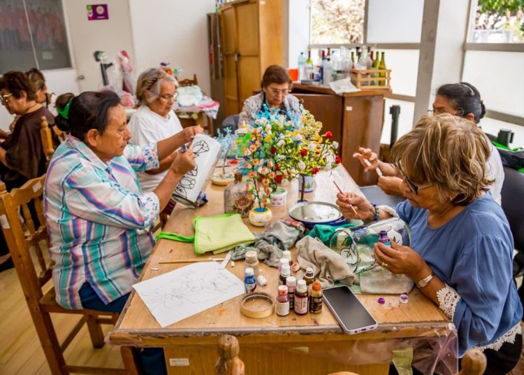 Fomenta SMDIF el desarrollo integral y salud de las personas adultas mayores