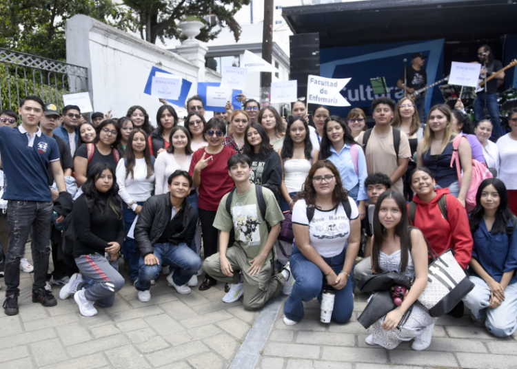 Lilia Cedillo da la bienvenida a alumnos de Salud y de la prepa Cabrera (Video)