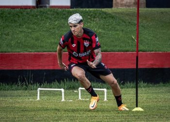 Ángelo Araos podría ser refuerzo de la Franja