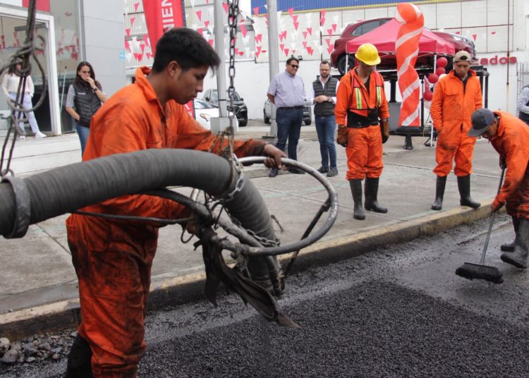 Ayuntamiento suma maquinaria a campaña Bacheando Puebla