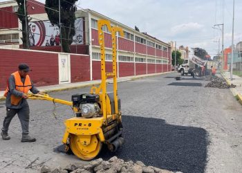 Ayuntamiento atiende baches en vialidades que conectan con planteles educativos