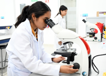 Ingeniería Biomédica BUAP obtiene dictamen que avala su calidad académica