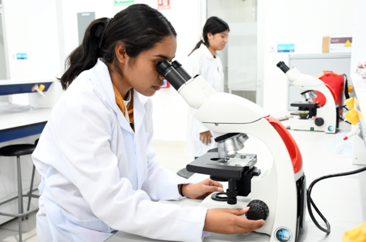 Ingeniería Biomédica BUAP obtiene dictamen que avala su calidad académica