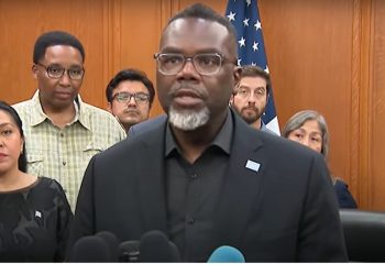 Alcalde de Chicago ordena a funcionarios locales no colaborar con agentes federales