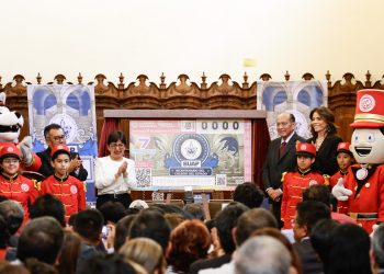 BUAP presenta billete de lotería nacional conmemorativo al Colegio del Estado