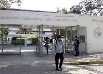 Lilia Cedillo da la bienvenida a alumnos de nuevo ingreso