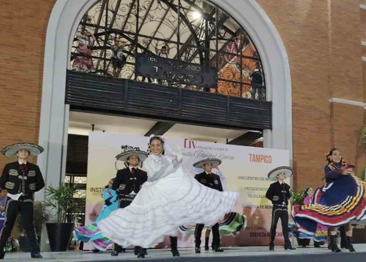Grupo Folclórico de la UAG representa a Jalisco en congreso nacional