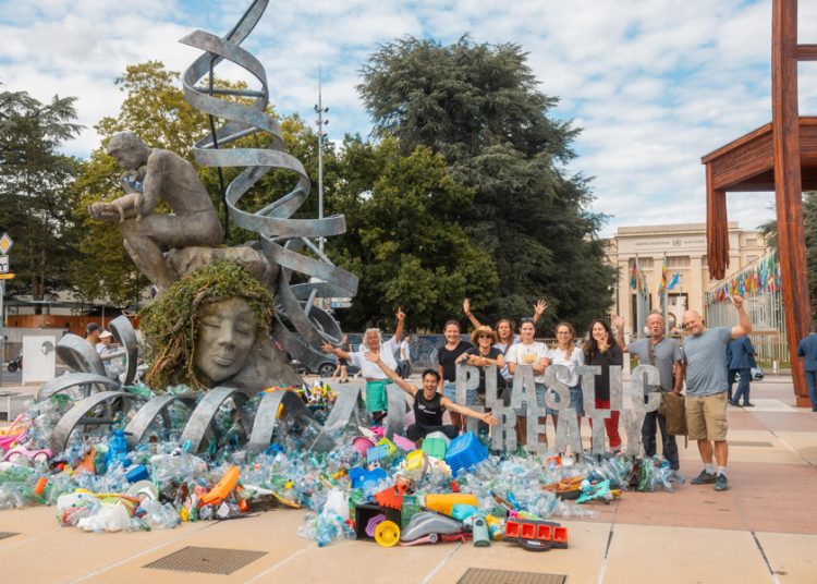 Estatua en la ONU busca alertar sobre los plásticos
