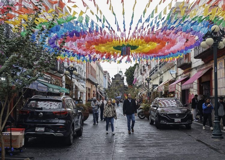 Ayuntamiento analiza proyectos de calles peatonales
