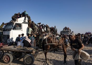 Gaza dice que solo 95 camiones de ayuda entraron ayer; Israel dice que fueron 300