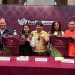 Presentan playera y medalla de la Carrera de la Juventud Imparable