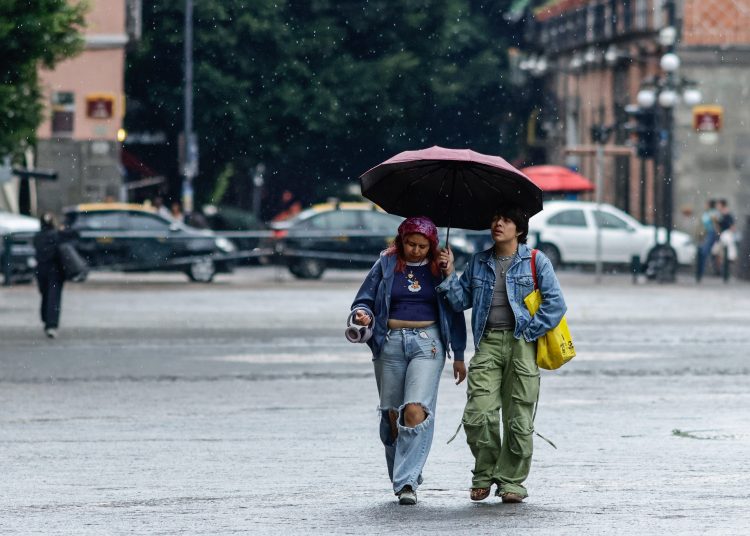Tras aguacero, Comité Tláloc atiende 15 puntos críticos en la capital