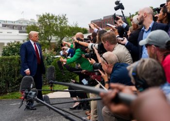 Trump amenaza con un arancel del 35% a la UE si no invierte en EE.UU.
