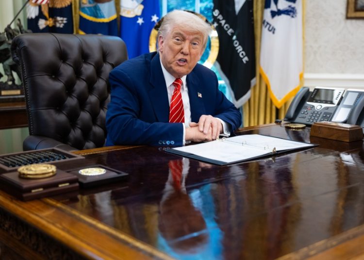 Trump dona el primer salario de su segundo mandato a la renovación de la Casa Blanca
