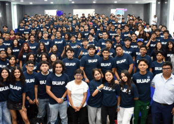 Lilia Cedillo da la bienvenida a estudiantes de Derecho y Economía
