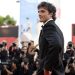 Jacob Elordi arrasa en la alfombra roja de Venecia