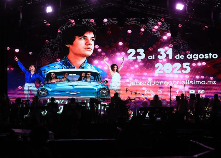 Homenaje a Juan Gabriel reúne a fans de México y el mundo