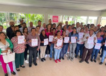 Maiella Gómez encabeza toma de protesta de comités de FXM en la Sierra Norte