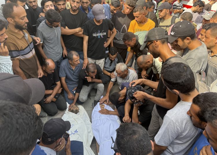 Israel mata a 95 gazatíes y hiere a más de 300