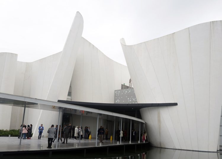 La moral panista: leche en polvo y monumentos a la corrupción