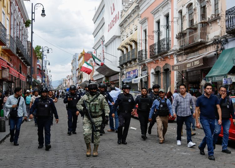 FOTOS y VIDEO: Ambulantes y personal de Vía Pública pelan en el centro histórico