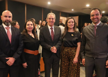Pepe Chedraui firma convenio con la ANADE