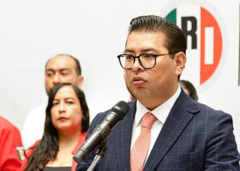 Néstor Camarillo renuncia al PRI