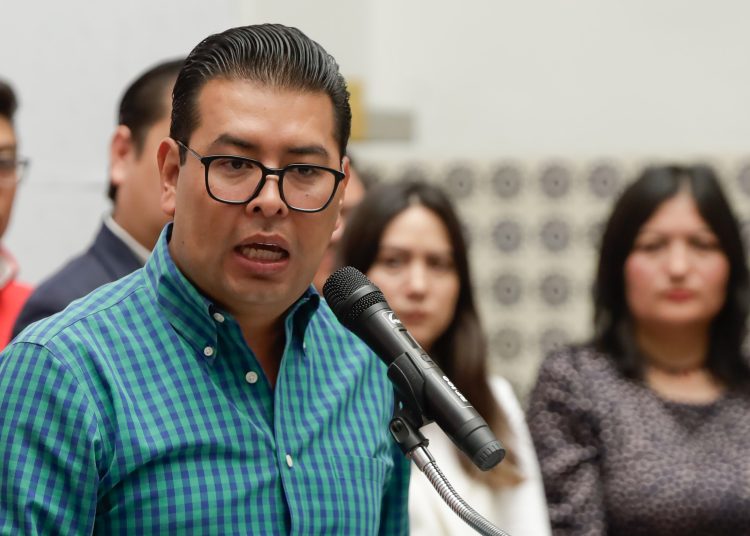 Exigen a Néstor Camarillo renunciar al Senado por coherencia política