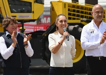 Claudia Sheinbaum da banderazo a nuevos trenes de repavimentación