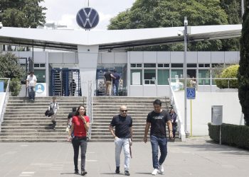 Mejora salarial del 4% en VW evita huelga