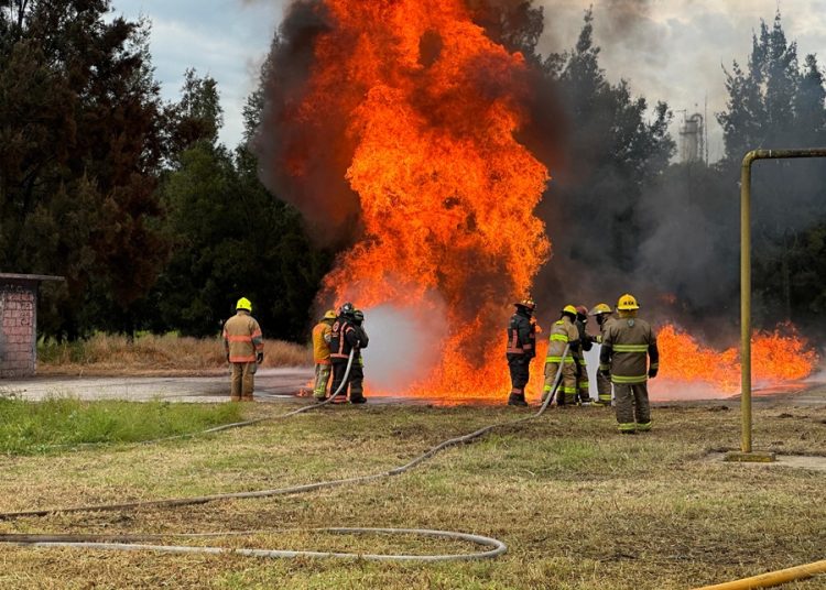 Protección Civil refuerza habilidades en el manejo contra incendios