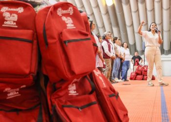 Entrega Tonantzin Fernández mochilas y kits escolares a menores de preescolares