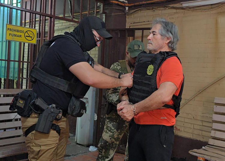Llega a México exfuncionario expulsado de Paraguay