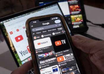 Legisladores piden a YouTube frenar cobro extra por Univision y Telemundo