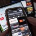 Legisladores piden a YouTube frenar cobro extra por Univision y Telemundo