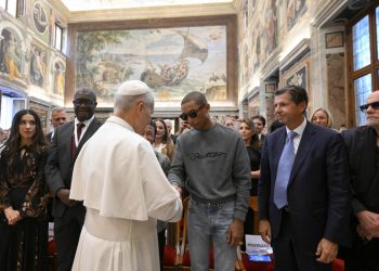 Papa Leon XIV saluda a Pharrell en la víspera de ‘macroconcierto’