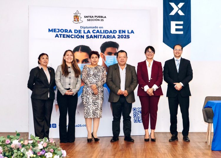 IEXE Universidad y SNTSA fortalecen la profesionalización del sector salud en Puebla