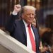 Trump celebra cancelación de honor militar a Tom Hanks