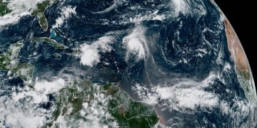 Humberto se convierte en huracán en el Atlántico sin riesgo para costas