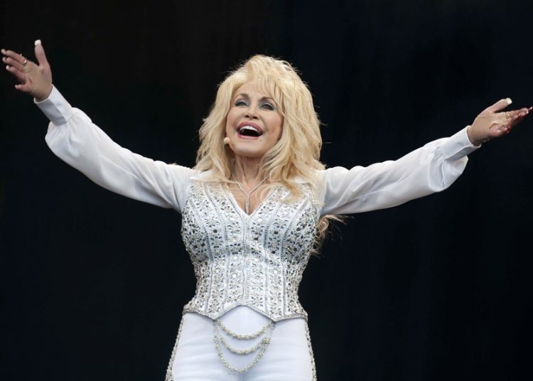 Dolly Parton pospone conciertos en Las Vegas hasta 2026